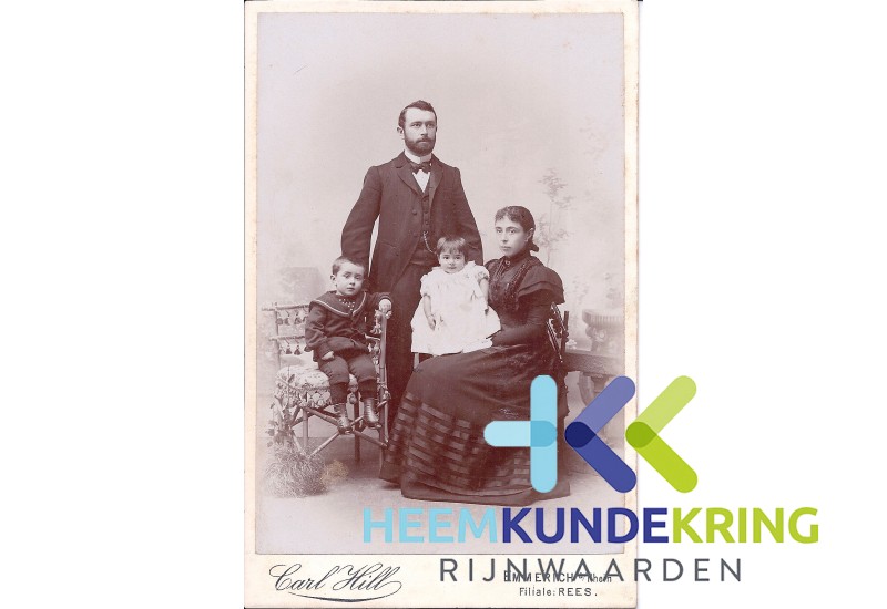Th. Daams en J. Peters met Carel theodoor en Johanna Coll. Peters